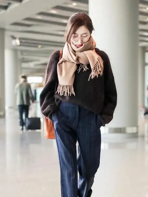 江疏影身材好太任性穿一身牛仔套装扮酷大长腿真是惹人羡