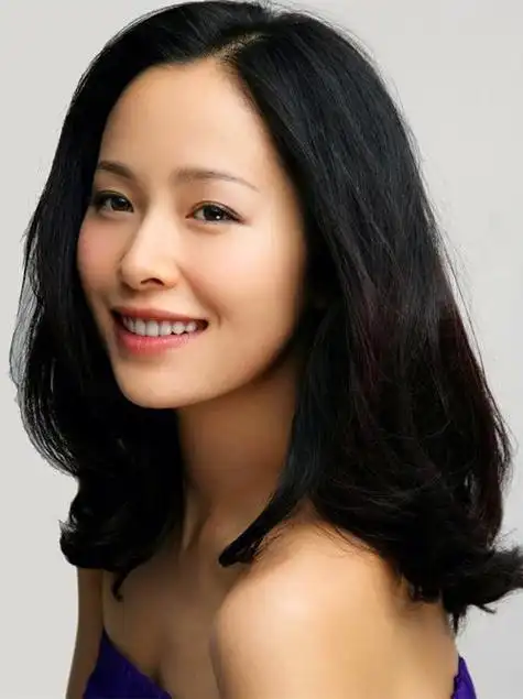 41岁江一燕现状曝光!定居云南小县城结婚生女,街边买菜似普通人