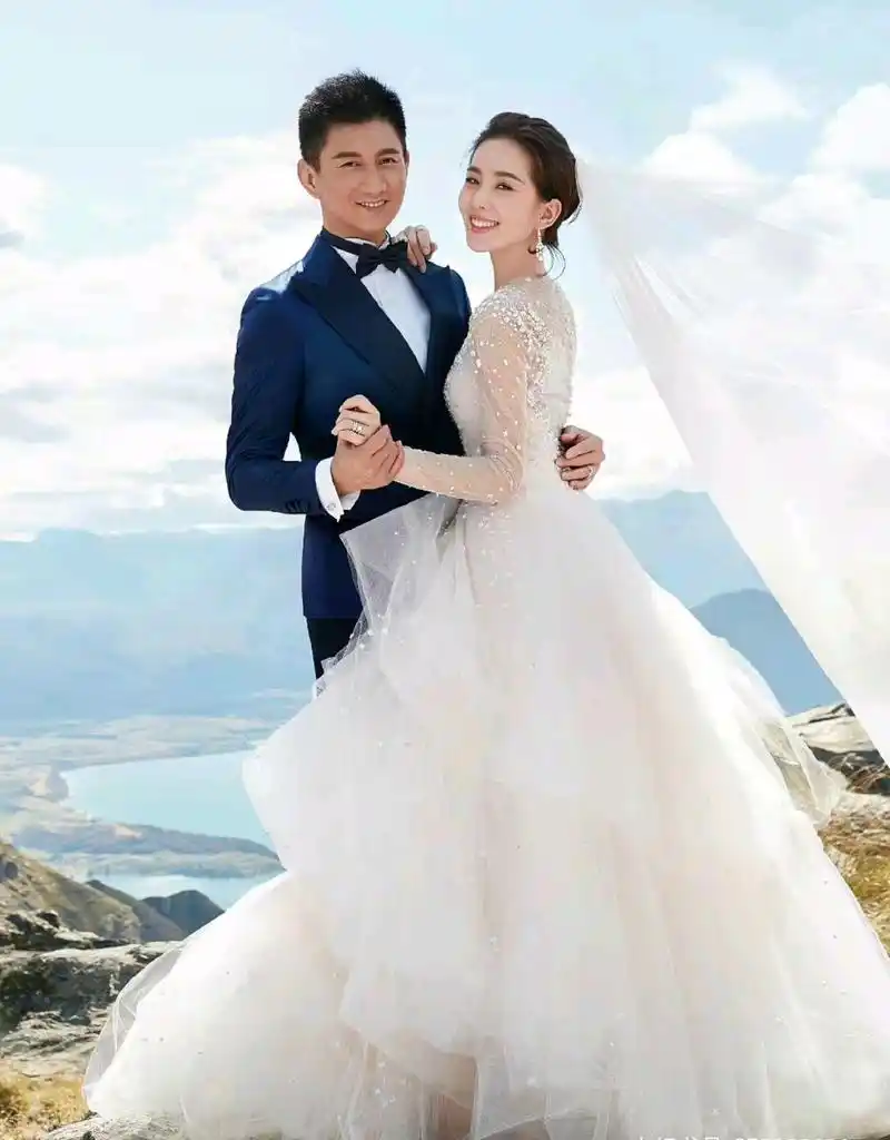 明星真夫妻婚纱照大合集 明星夫妻的婚纱照往往成为了美丽浪漫的见证