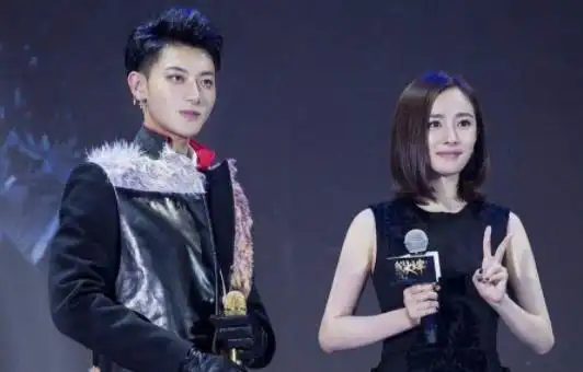 杨幂黄子韬私下关系,杨幂黄子韬军训节目叫什么