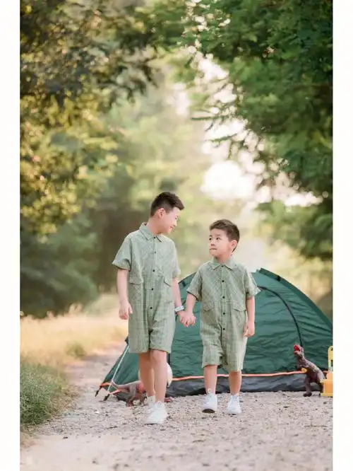 帅气懂事的哥俩