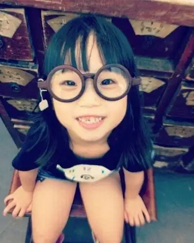 贾静雯大女儿梧桐妹真面目首曝光明星女儿颜值pk