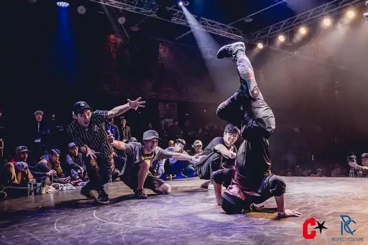 国三学街舞追女友被打枪! 他跳10年组「筑梦者」夺世界冠军