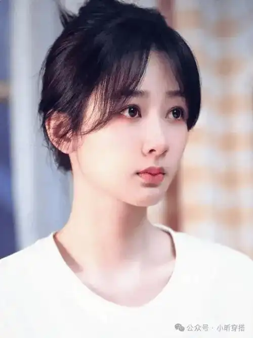 杨紫最近的妆造是不是可以被踢出内娱四普了?简直封神了!