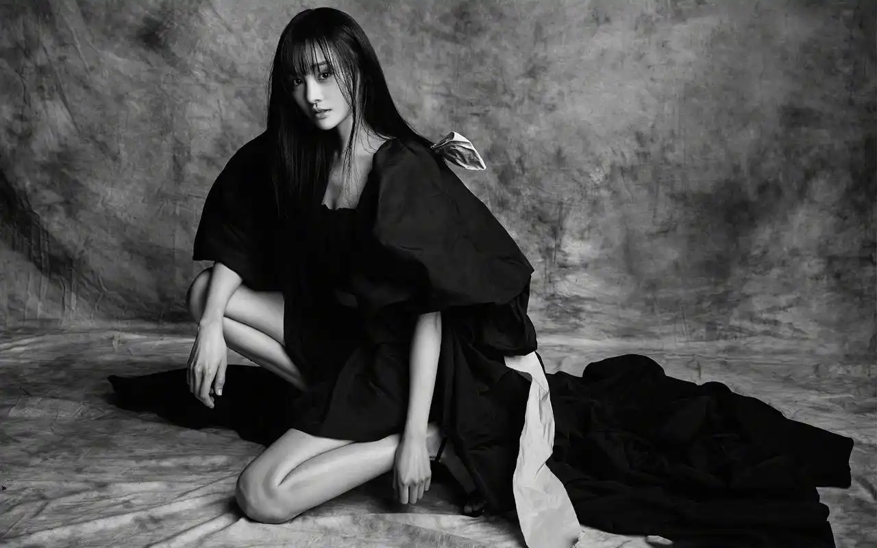 郑爽暗黑烟熏妆高清桌面壁纸