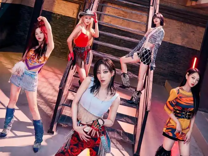 由许率智,安孝珍,安喜延,徐惠潾,朴正花五名成员组成