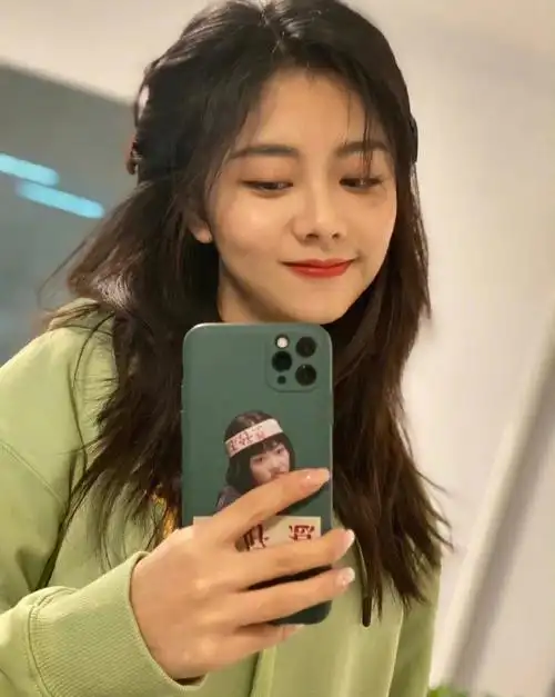 谭松韵自拍梦回耿耿