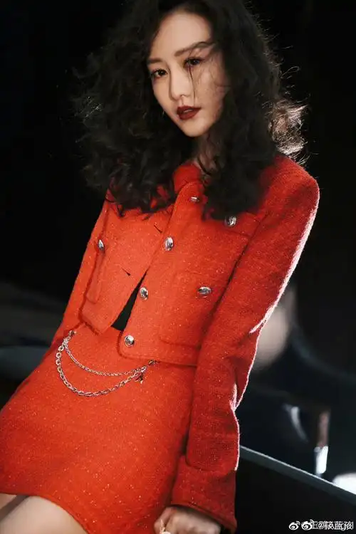 王鸥阿云嘎灯火里的中国太好听了#王鸥一身红衣真的把喜庆的氛围拉满