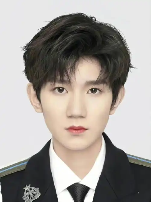 内娱男明星的证件照#王源真好看 星星眼好漂亮    期待 我看见两兑换