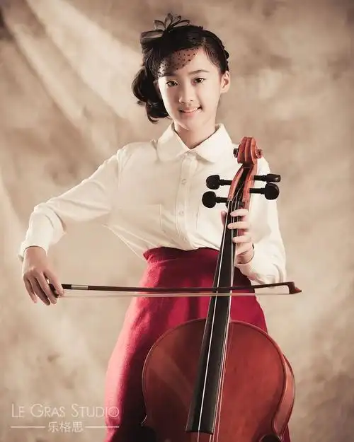 #乐格思*优雅淑女装#用她最爱的大提琴拉出最美的旋律.