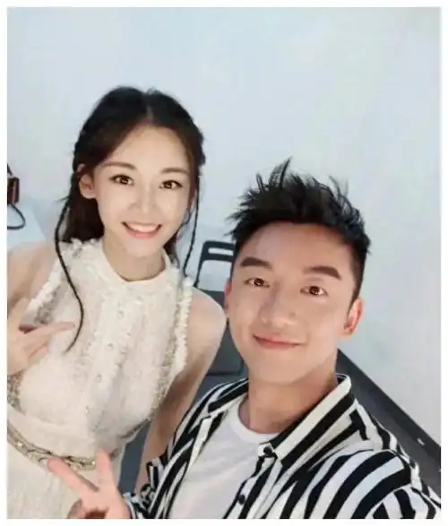 尽管郑恺和苗苗有钱,生几个孩子都是他们的自由,但问题是,根据时间线