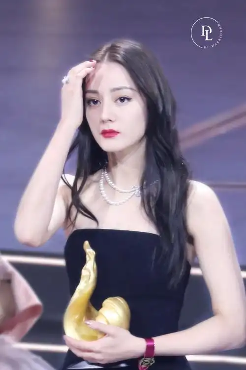 2020迪丽热巴微博之夜_高清图片大全-爱豆app