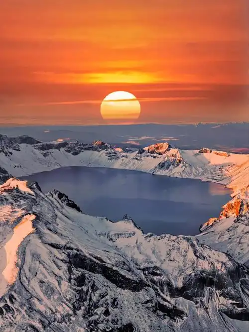 想称呼各位一句"老朋友",即便素未谋面,但是无论在长白山还是在杭州