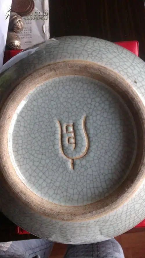 [瓷器拍卖品]仿哥釉大笔洗 器形较大,开片自然,美丽大气,口有紫釉圈线