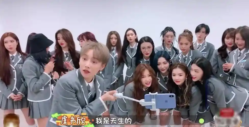 原创the9虞书欣遇对手与刘雨昕玩亲亲卖萌被郭麒麟耿直怼你正经一点