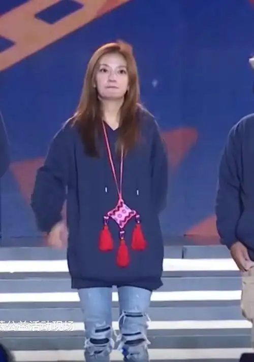 赵薇最胖时的状态曝光了,胖乎乎的脸,让人好想捏一下