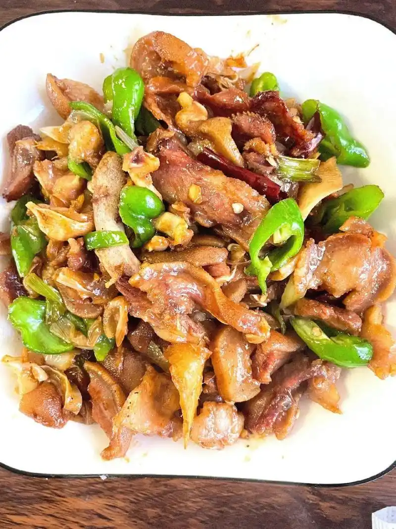 家庭版爆炒羊头肉,比外面卖的还好吃 哈喽～今天给大家分享一道家常菜