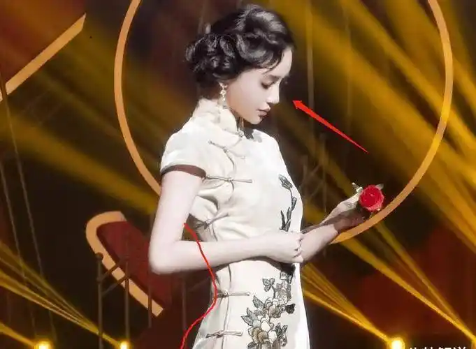 杨颖上《王牌》穿旗袍时尚犹存,看到关晓彤的那一刻,瞬间心动了_身材