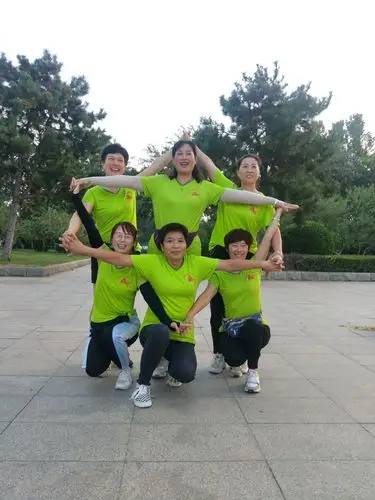 嗯六个人好好练,练好了让你们代表安丘徒步协会腾飞分会去北京参加