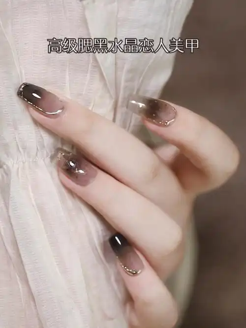 适合秋天的显白黑色系美甲氛围感棒极了