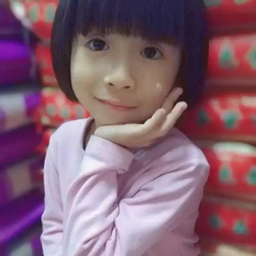 瞧,小脸蛋儿一擦好,可光滑了.