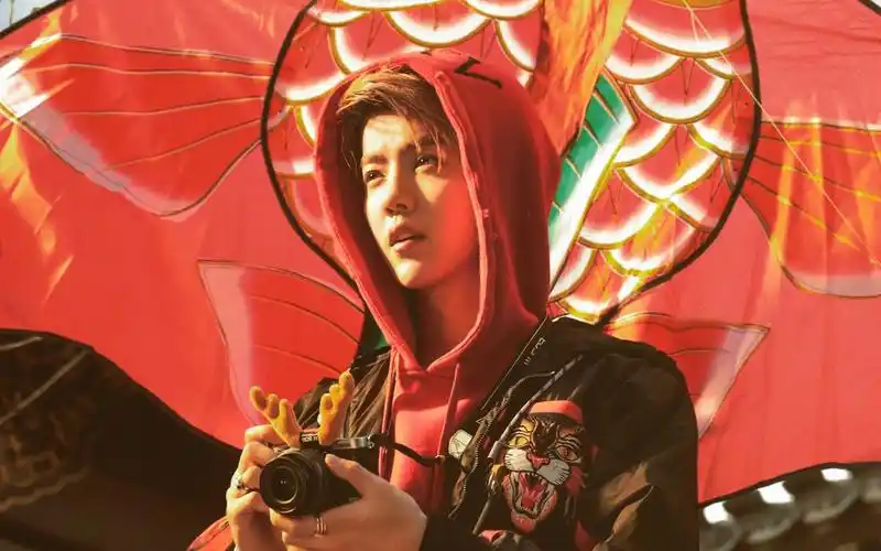 鹿晗京味十足的时尚写真图片桌面壁纸