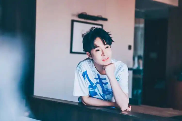 谁有吴青峰哥哥高清无水印的图片啊?