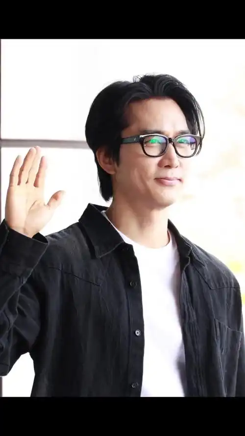 宋承宪 最新活动路透,一个颜值永远在线的男人,与刘亦菲分开多年,直言