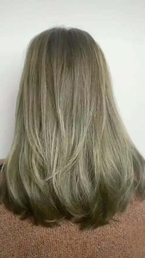 亚麻色系,显白 可以考虑一下[调皮]@{uid:1502349662339070,nick:�%