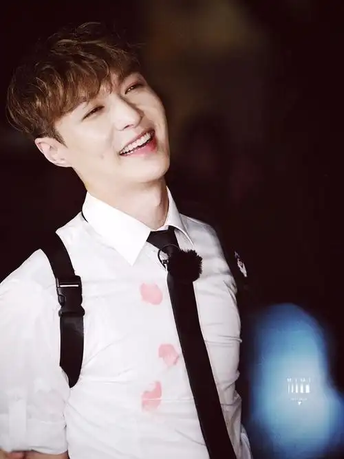 回应: 豆瓣图楼|张艺兴笑起来也太治愈了吧!