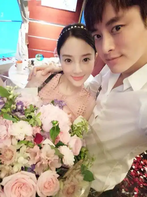 10岁甜馨露小蛮腰,舞技不输妈妈_年龄_网友_贾乃亮