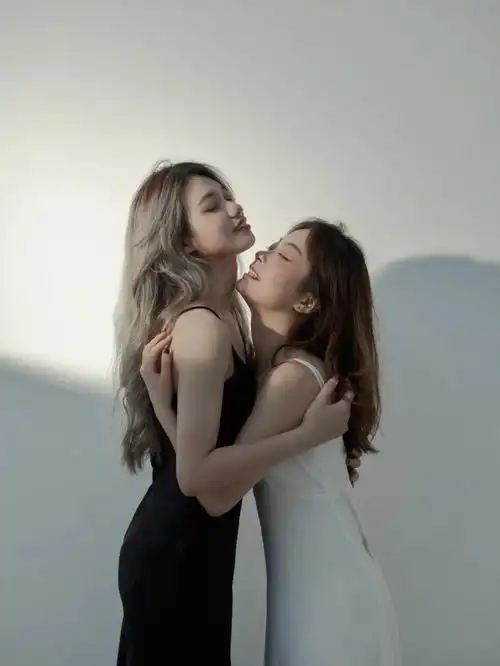 闺蜜写真倪妮刘诗诗绝美双生黑白无间