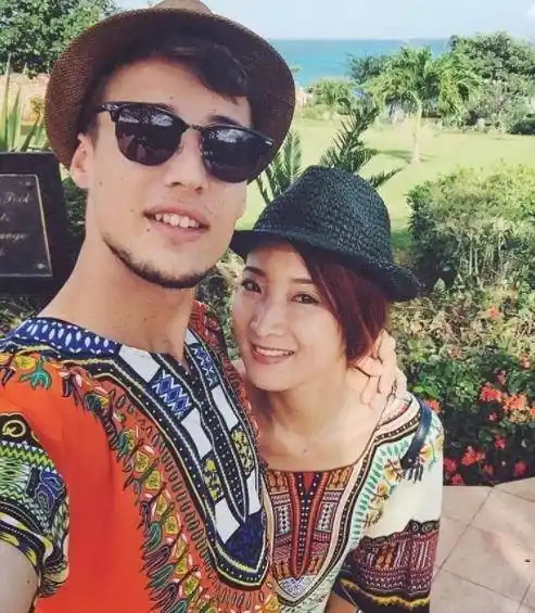 陈赫前妻许婧晒与外籍男友旅行照,男方阳光帅气超有型,恩爱知己_婚姻
