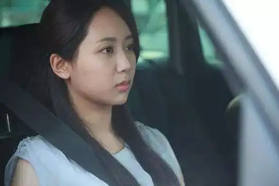 杨紫承认整容部分大胆洒脱自信又阳光