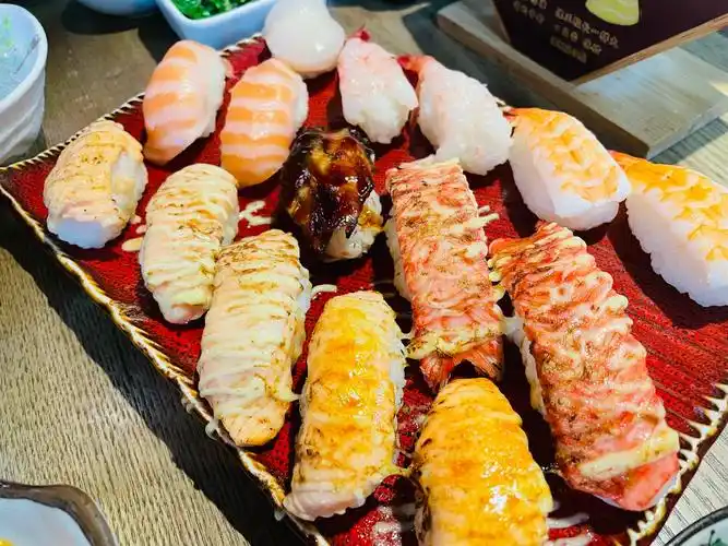 寿司拼盘大满足