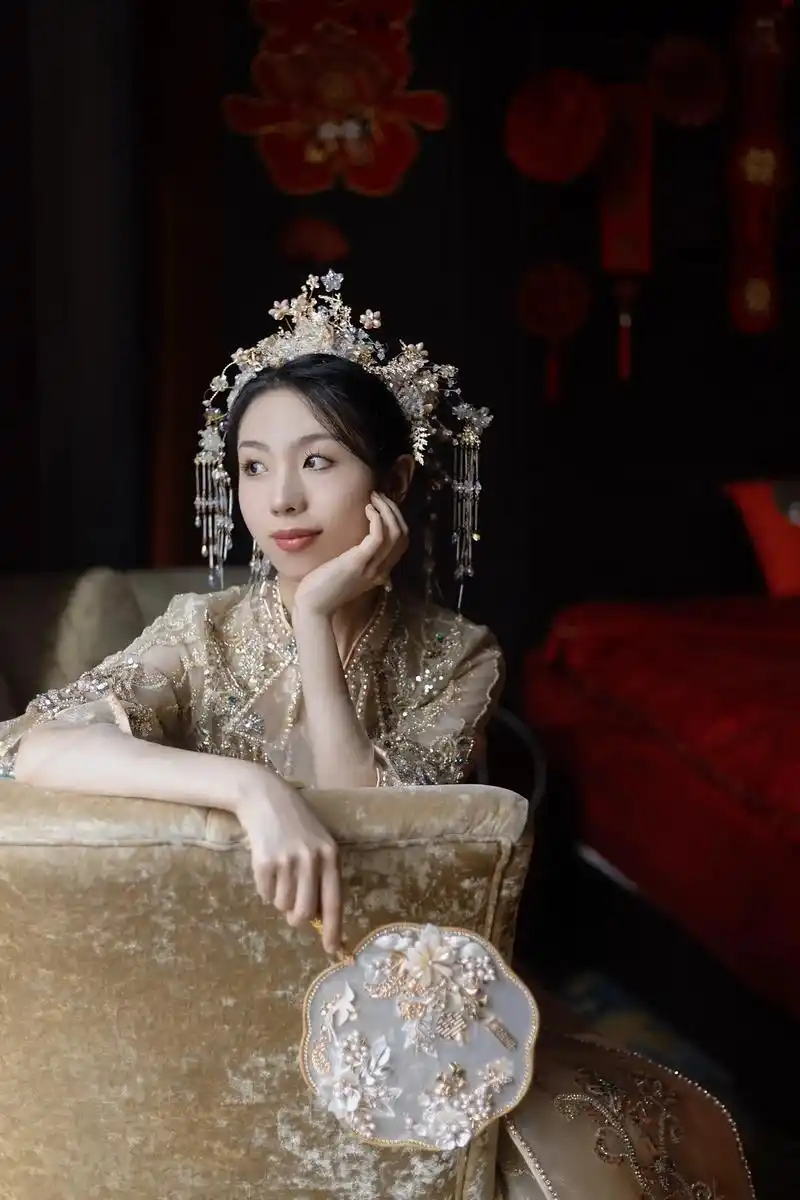 超级减龄的少女感秀禾造型.头发高盘,清透的琉璃步摇发饰   - 抖音