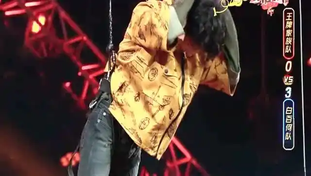 华晨宇被惩罚吊威亚,台下粉丝忍不住尖叫帅炸了