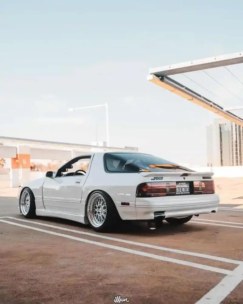 高桥凉介一白色慧星马自达fc3s