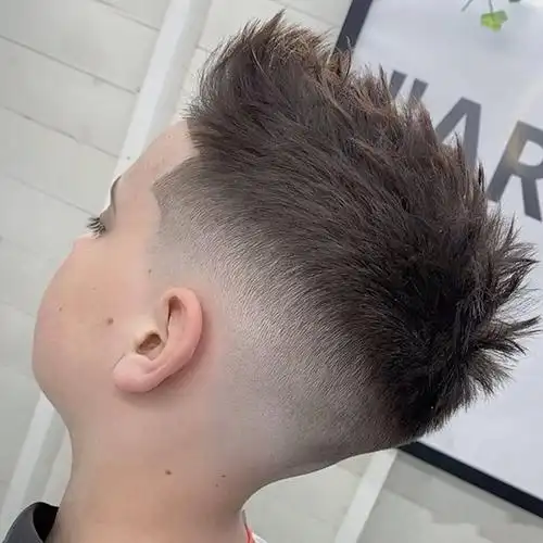 新时尚小帅哥发型,越剪越有型,妈妈们请为你儿子收藏了