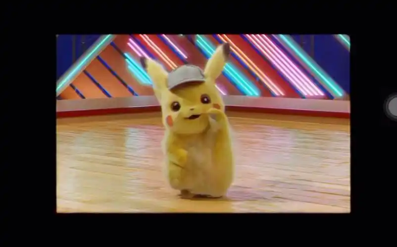 皮卡丘呆萌真人循环舞步