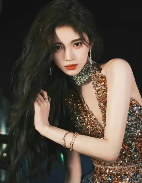 午间话题##一眼惊艳的亮片造型