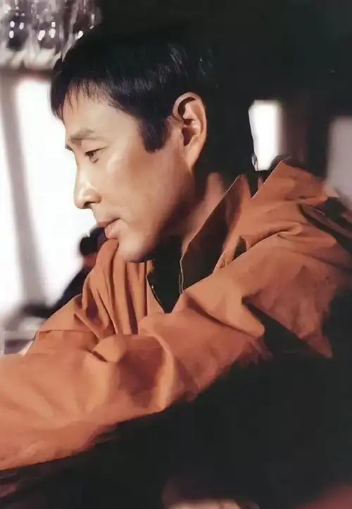 陈道明年轻时排演毕业大戏的吸血鬼造型也太绝了吧