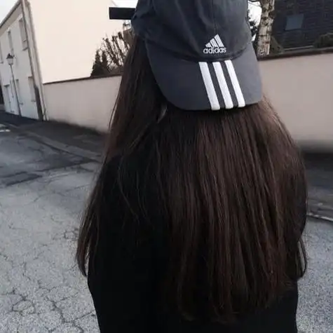 长发背影女头像by:李倩