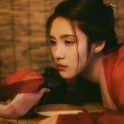 红衣伤感喝酒女生头像,唯美古风真人头像
