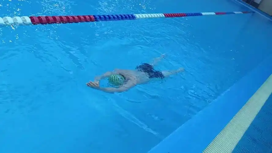 西安小何同学初学游泳第三节课西安游泳西安学游泳西安游泳培训西安游