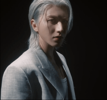 蔡徐坤染了银发梦回偶练