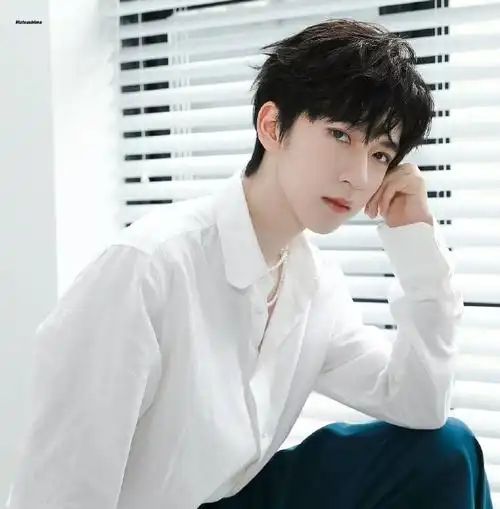 刘耀文贺峻霖舞台比心wink