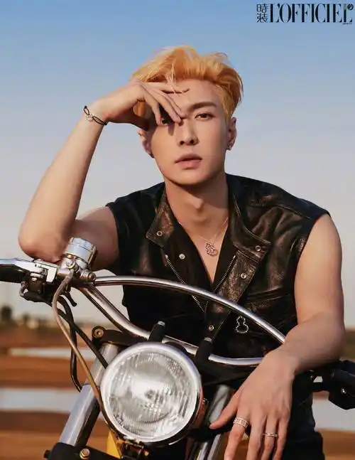 机车风的张艺兴也太帅了吧!