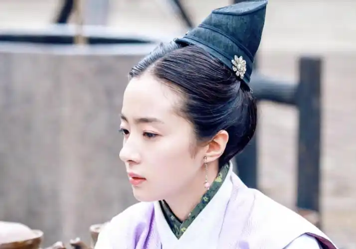 强演女子,妆造拉胯,她们冤不冤_周冬雨_陈妍希_观众们