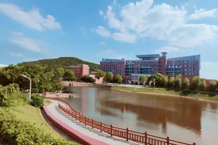 无锡太湖学院的校园环境如何